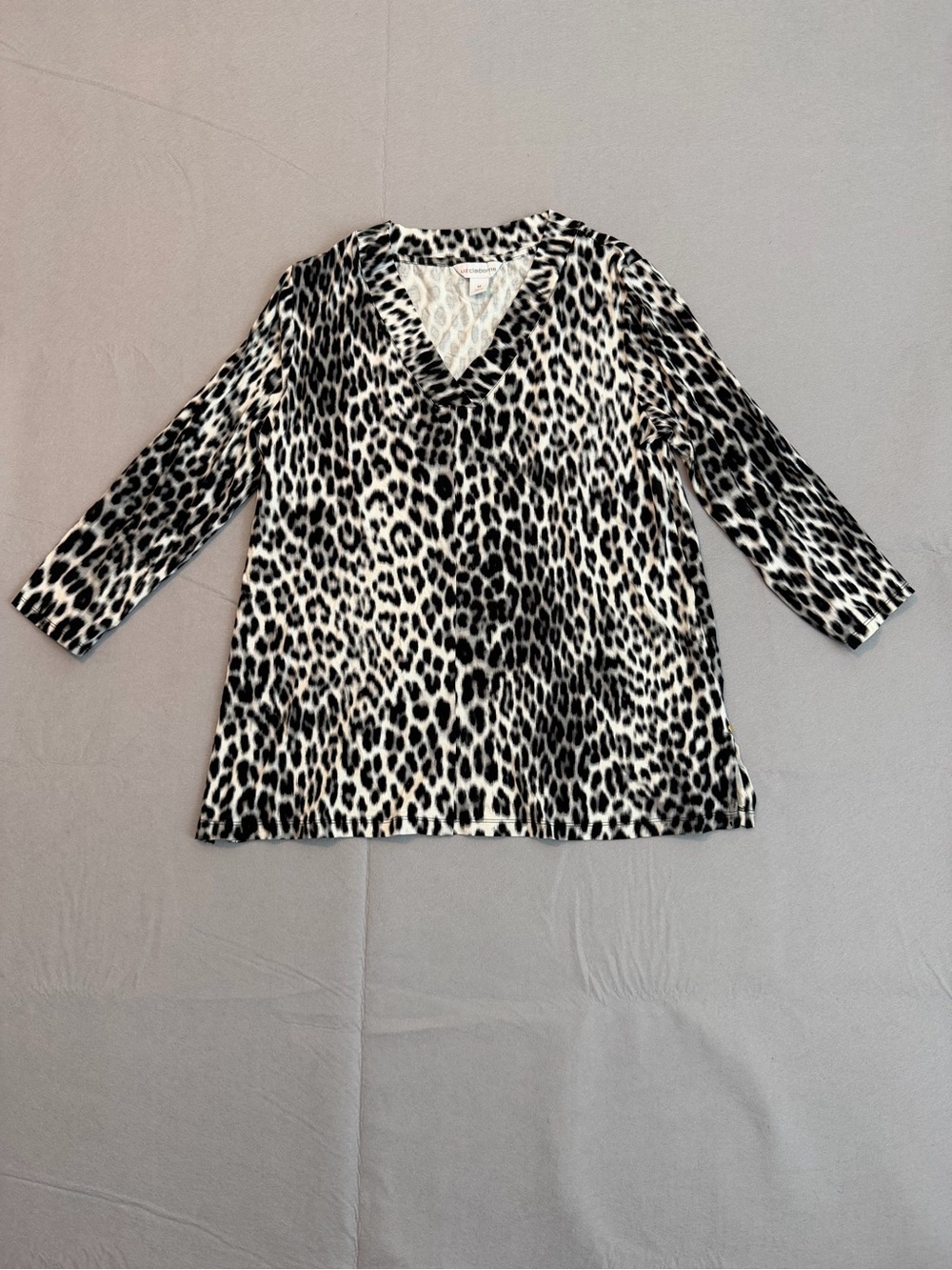 Liz Claiborne Leopard Print V-Neck Top EUC Rayon 3/4 Sleeve Size M. Mobwife Chic